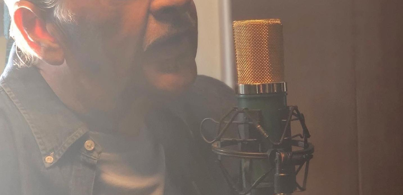 Η μεγάλη επιστροφή του Βασίλη Καρρά: Σε λίγες ημέρες θα κυκλοφορήσει το νέο του άλμπουμ «Είμαι εδώ»