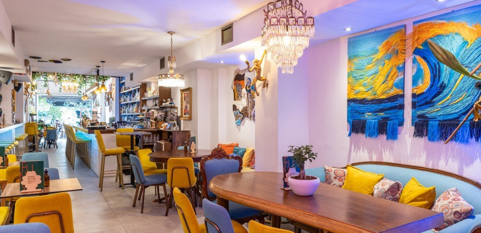 «Funky Monkey SKG»: Το cocktail bar - bistro της Παλαιών Πατρών Γερμανού