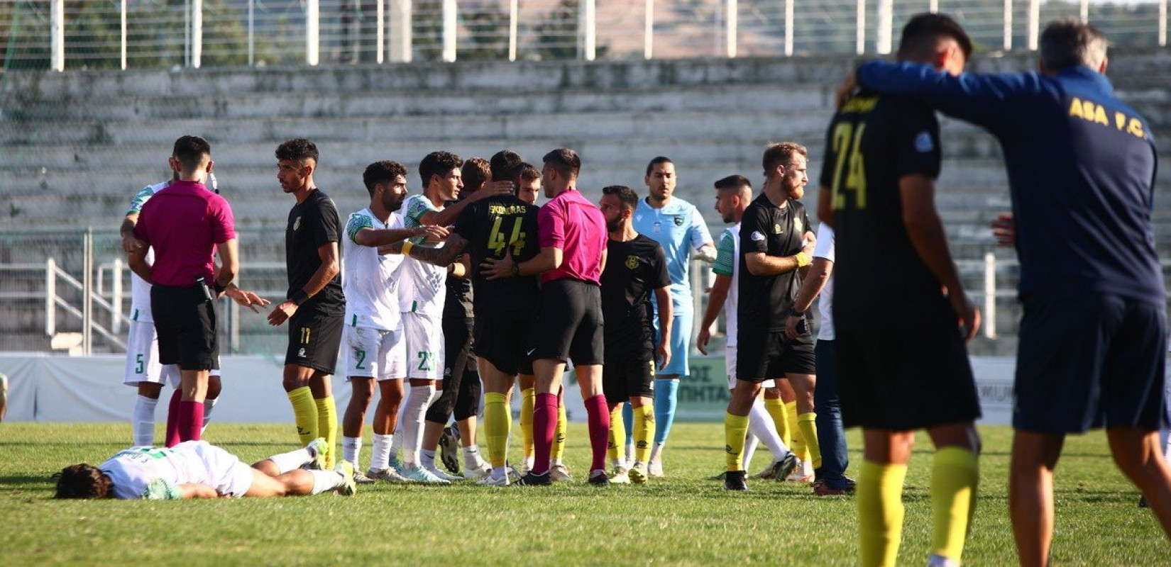 Super League 2: Ένταση, τρεις αποβολές και 0-0 στη Ν. Ευκαρπία (βίντεο)