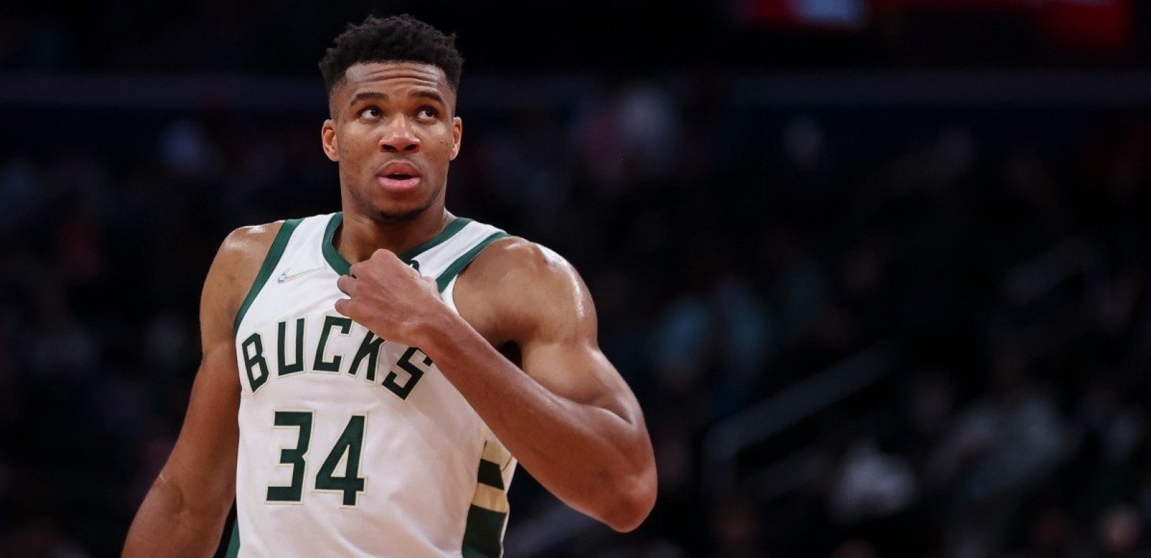 Κίνηση-έκπληξη από τον Αντετοκούνμπο: Υπέγραψε ως το 2028 με το Μιλγουόκι (βίντεο)