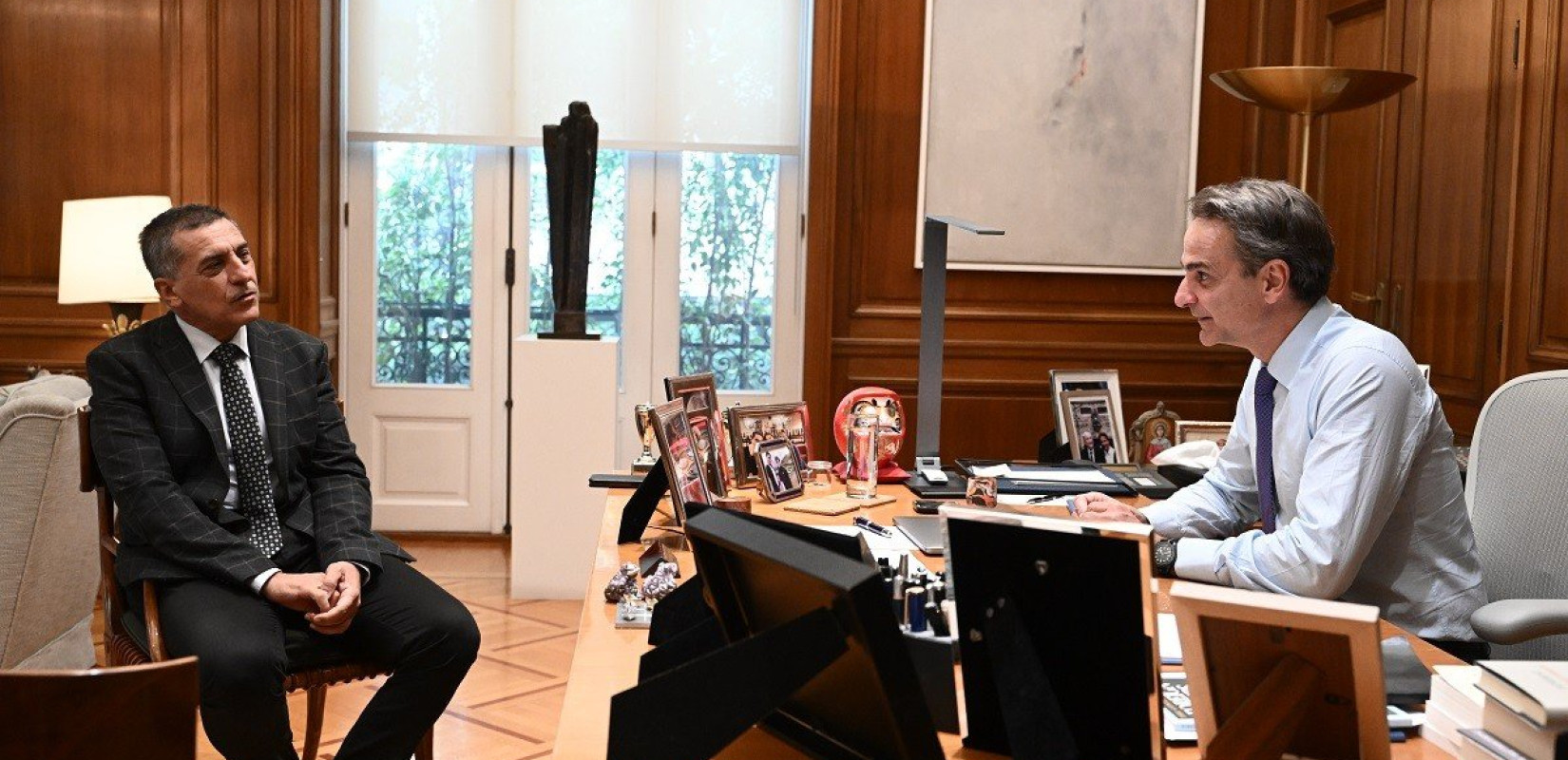 Συνάντηση Μητσοτάκη - Κουρέτα στο Μαξίμου Συνάντηση Μητσοτάκη - Κουρέτα στο Μαξίμου