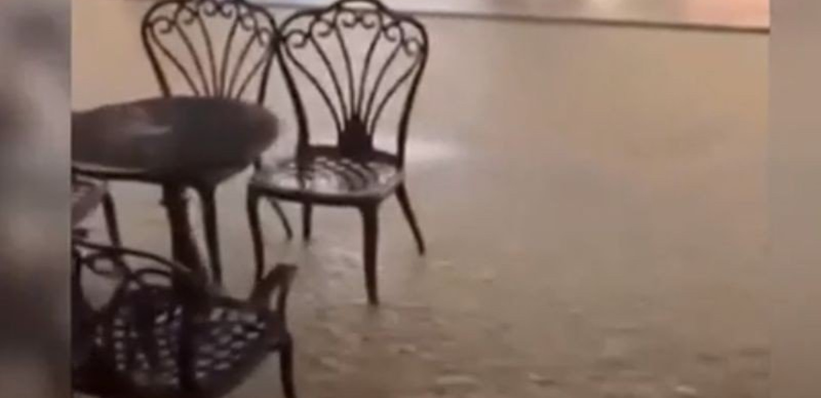 Δρόμοι ποτάμια από την κακοκαιρία στην Πάτρα: Περισσότερες από 40 κλήσεις για απαντλήσεις υδάτων (βίντεο)