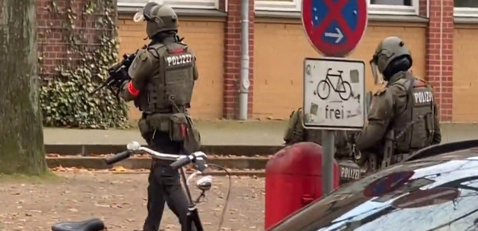 Αμβούργο: Αναφορές για οπλισμένους μαθητές που οχυρώθηκαν σε σχολείο
