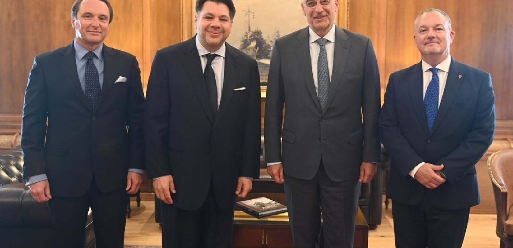 Ν. Δένδιας: Συνάντηση με τους πρέσβεις ΗΠΑ, Ηνωμένου Βασιλείου και Ουκρανίας