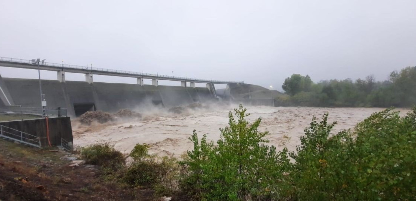 Ιταλία: 1 αγνοούμενος και ζημιές σε γέφυρες από την κακοκαιρία (βίντεο & φωτ.)
