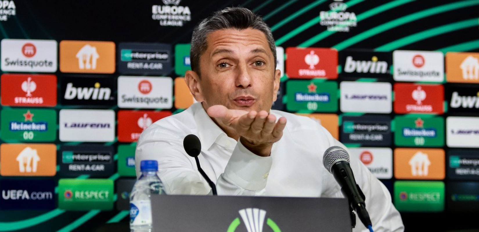 Ράζβαν Λουτσέσκου: Τα φιλάκια του Ντέβλιν, η βελτίωση του ΠΑΟΚ και ο Σαββίδης που τα βάζει με το σύστημα (βίντεο)