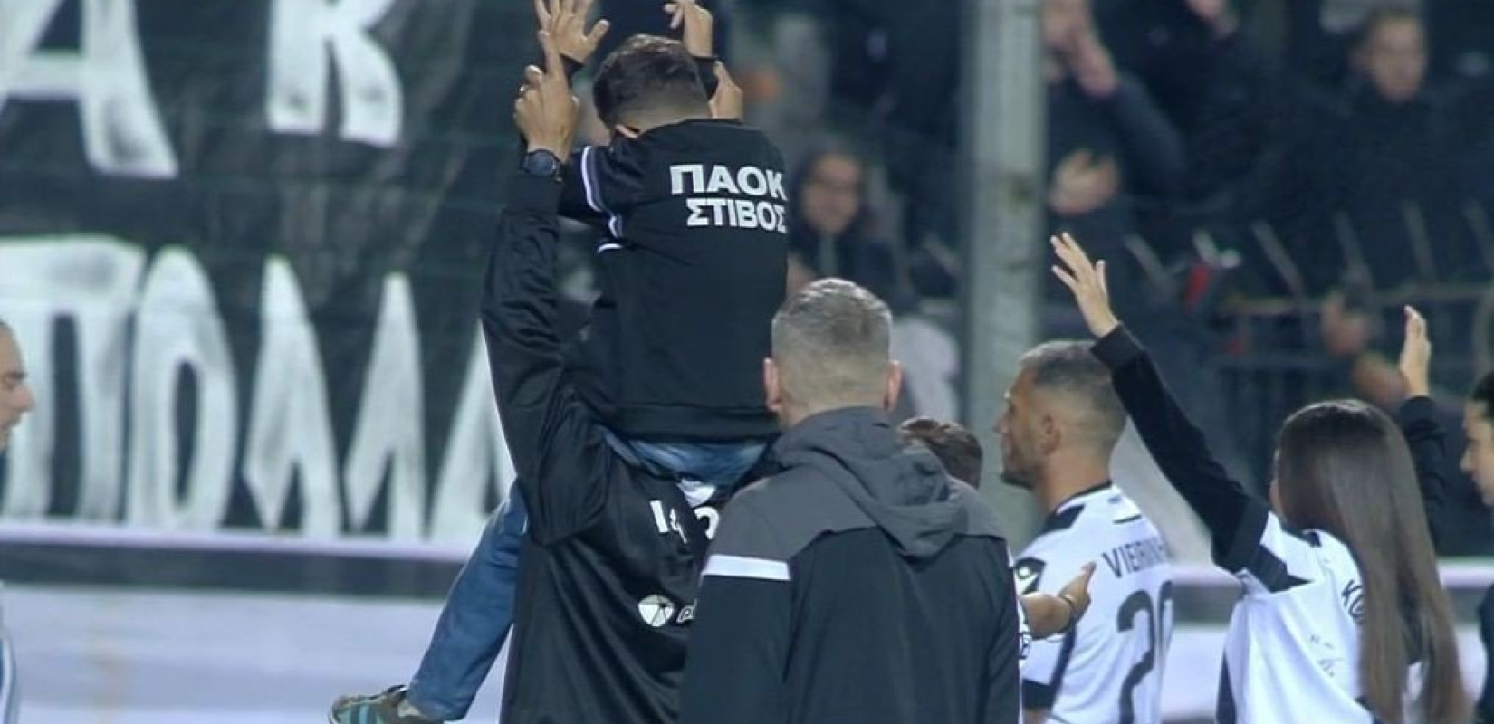 Ο μικρός Γιάννης αποθεώθηκε στην Τούμπα και έκανε την πρόβλεψή του για την ευρωπαϊκή πορεία του ΠΑΟΚ (βίντεο)