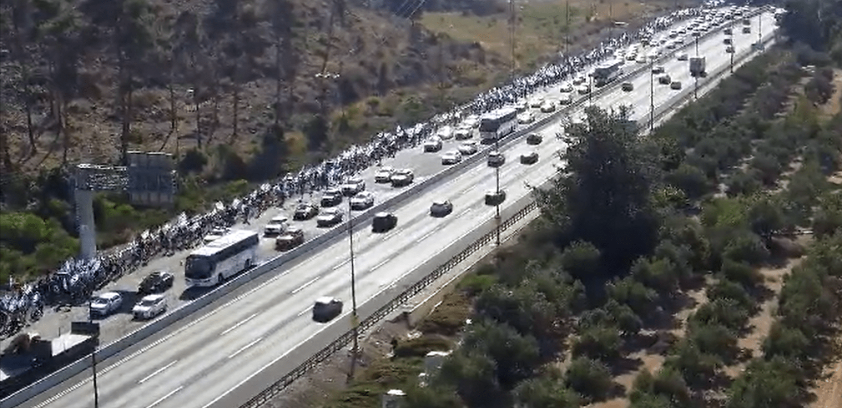 Πορεία από το Τελ Αβίβ προς την Ιερουσαλήμ ξεκίνησαν συγγενείς ομήρων που κρατεί η Χαμάς (βίντεο)