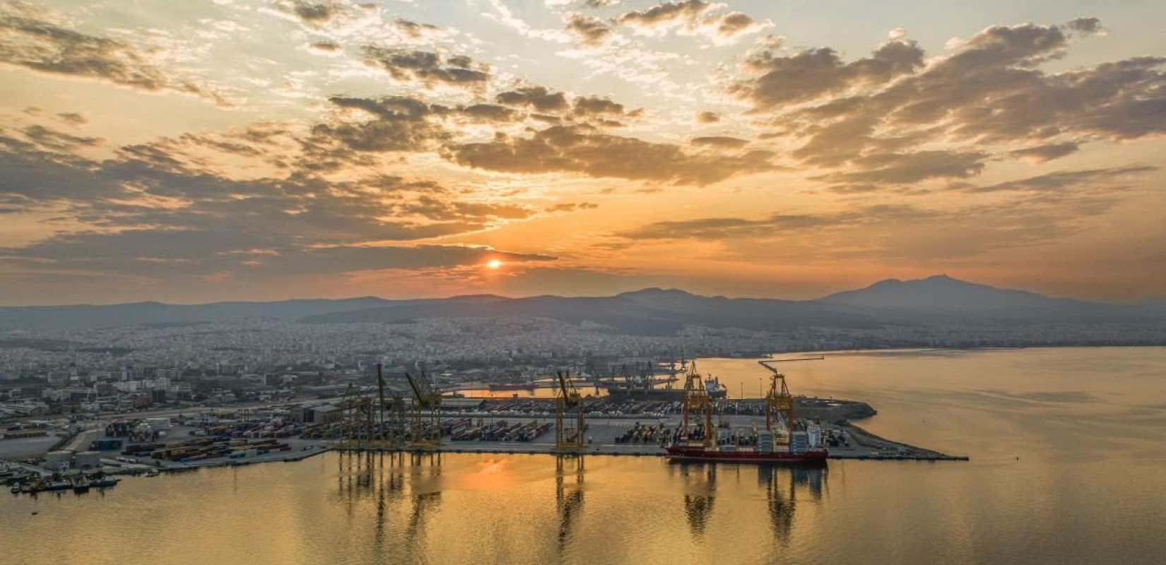 Λιμάνι Θεσσαλονίκης: Νέα εποχή ξεπροβάλλει - Τα πολλαπλά οφέλη της εμβληματικής επέκτασης του έκτου προβλήτα