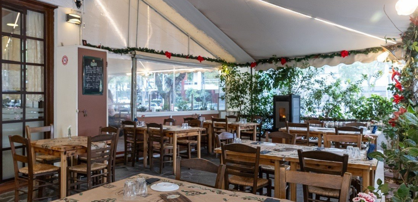 Όχι άλλα βάσανα: Ένα αγαπημένο μεζεδοπωλείο, με προσεγμένα πιάτα