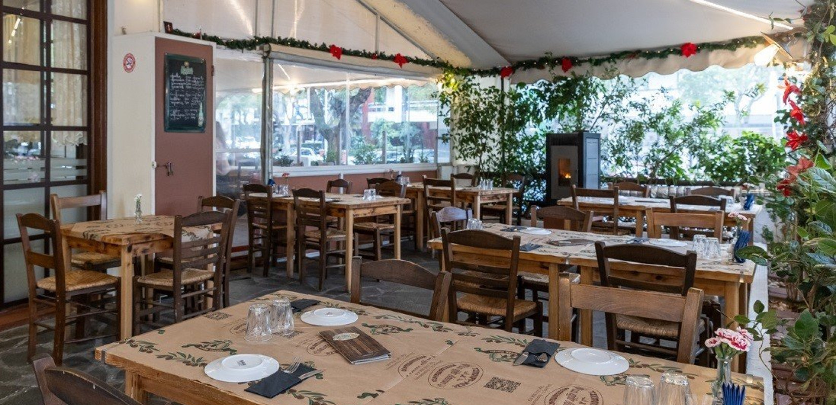 Όχι άλλα βάσανα: Ένα αγαπημένο μεζεδοπωλείο, με προσεγμένα πιάτα