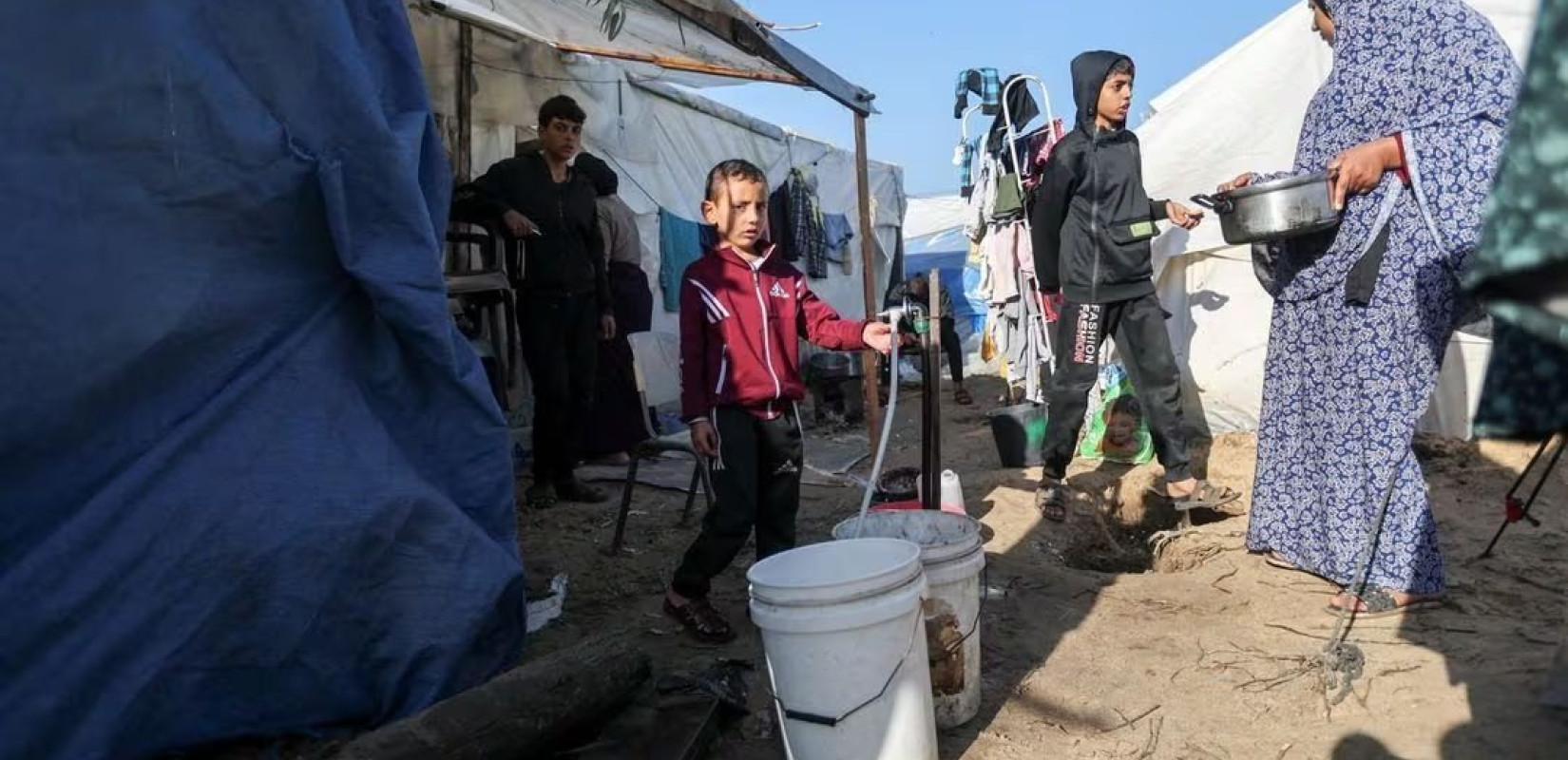 Γάζα: Στρατιωτικά αεροσκάφη έριξαν από αέρος ιατροφαρμακευτικό υλικό και άλλα είδη
