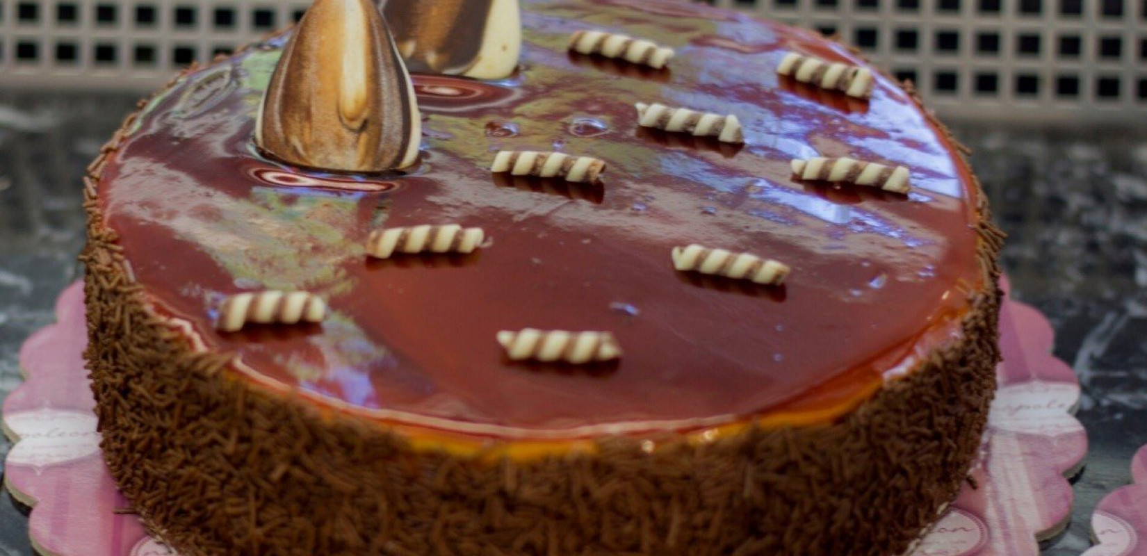 Μύρισαν Χριστούγεννα στο Napoleon, που εδώ και 12 χρόνια φουρνίζει με την ψυχή του