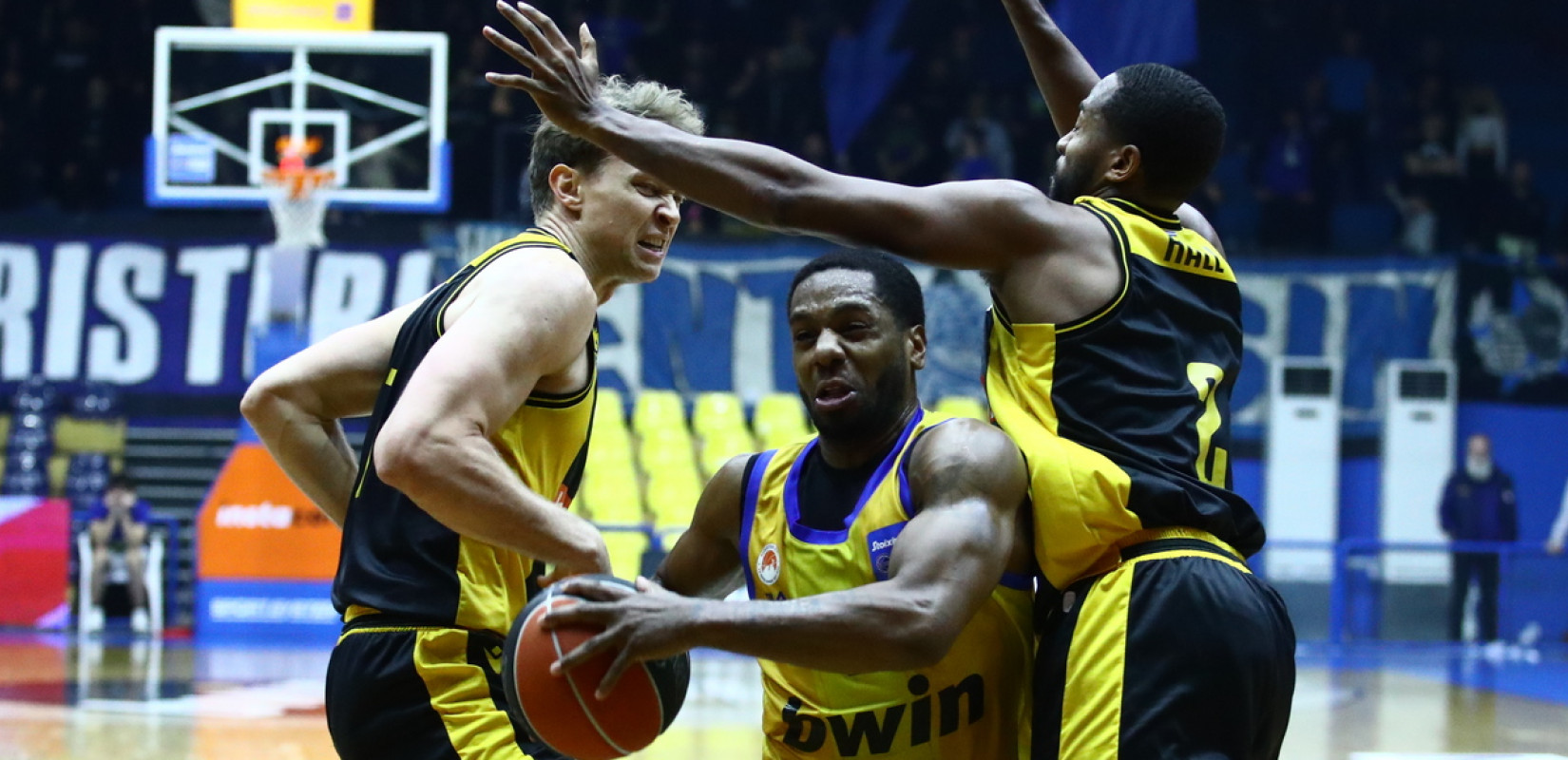 Μπάσκετ: Καλά Χριστούγεννα για Παναθηναϊκό, Ολυμπιακό και Περιστέρι (βίντεο)