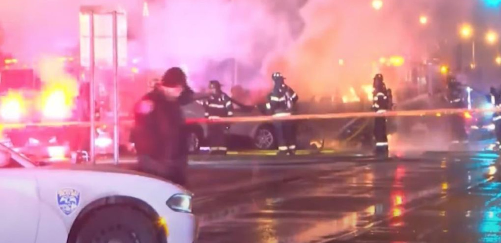 ΗΠΑ: Πέθανε ο 35χρονος που έριξε στο πλήθος το αυτοκίνητό του γεμάτο με μπιτόνια βενζίνης (βίντεο)
