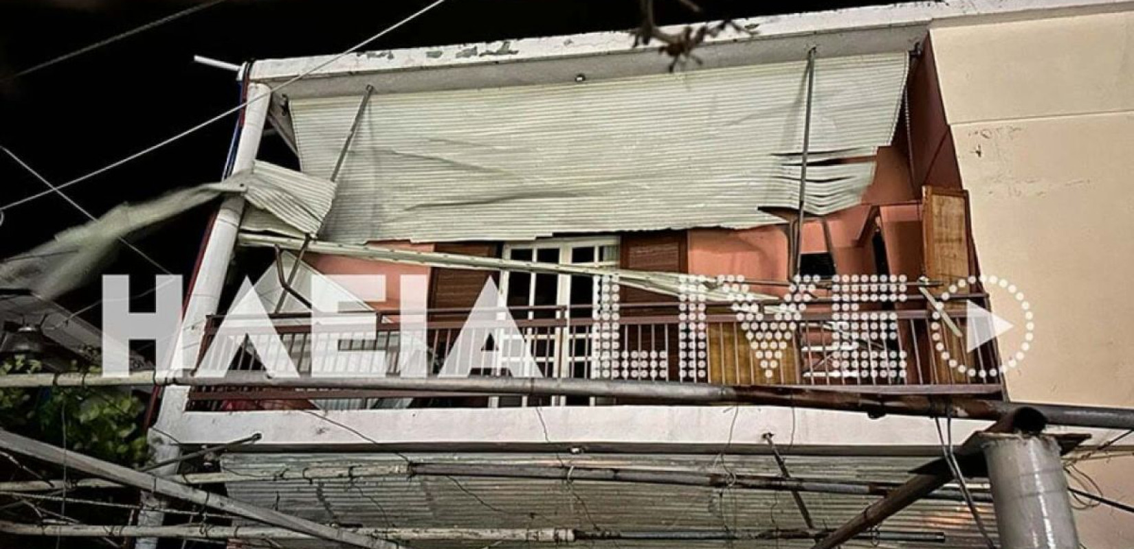 Σάρωσε δυτική Ελλάδα και Αττική το μπουρίνι: Πτώσεις δέντρων και ζημιές σε αυτοκίνητα (φωτ.) Σάρωσε δυτική Ελλάδα και Αττική το μπουρίνι: Πτώσεις δέντρων και ζημιές σε αυτοκίνητα (φωτ.)
