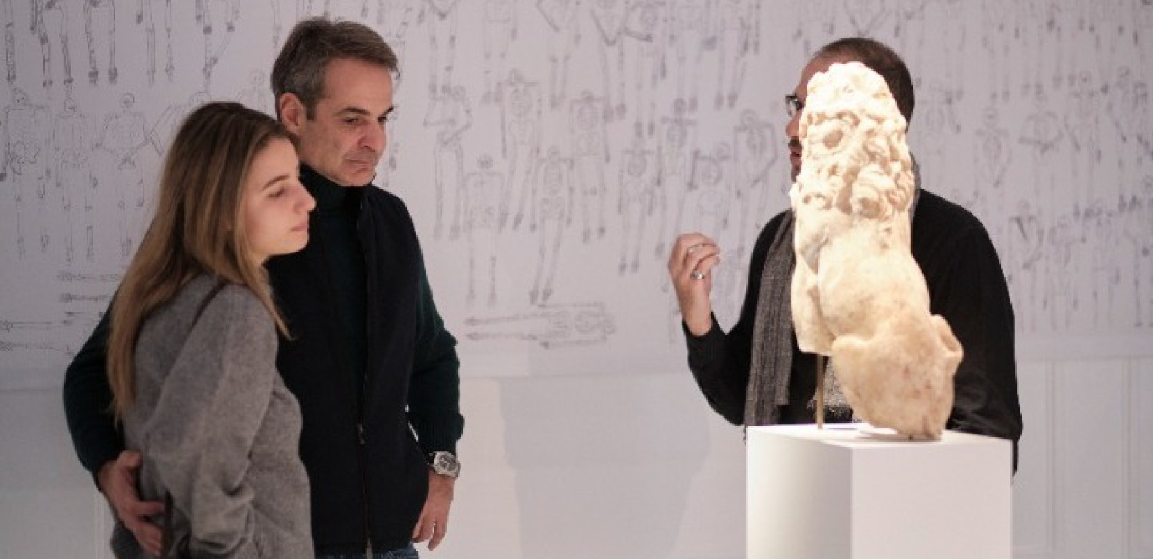 Κυρ. Μητσοτάκης: Στην έκθεση "Χαιρώνεια 2 Αυγούστου 338 πΧ" με την κόρη του Δάφνη