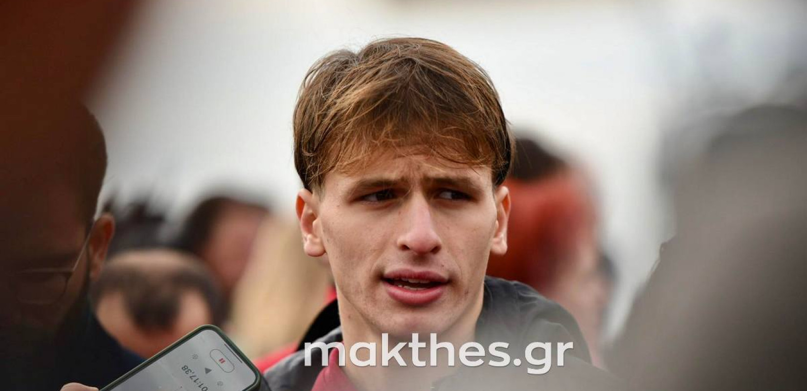 Θεσσαλονίκη: Υγεία και... ο ΠΑΟΚ να πάρει το Κόνφερενς, ευχήθηκε ο νεαρός που έπιασε τον Σταυρό (βίντεο & φωτ.)