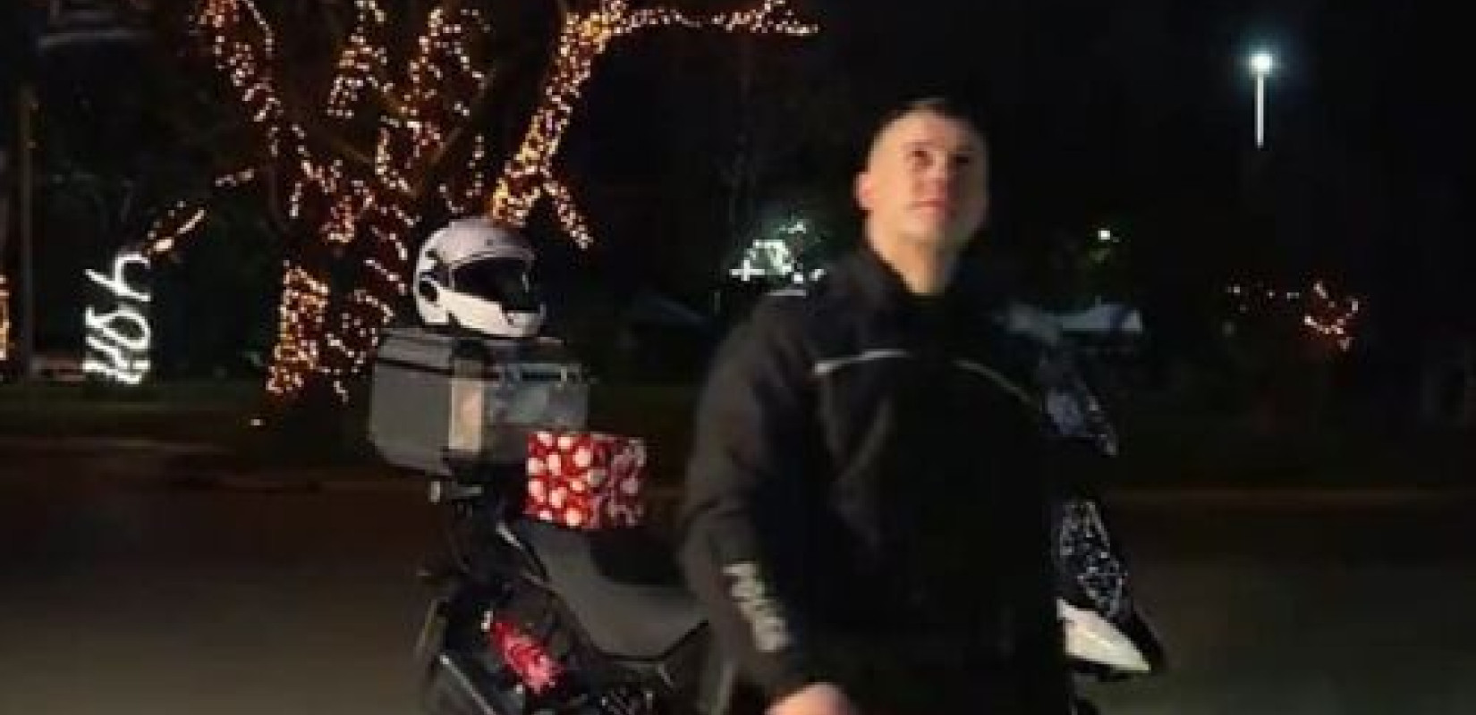 ΕΛΑΣ: Πρωτοχρονιάτικο σποτ με μνεία σε αυτούς που έφυγαν - Δείτε το βίντεο ΕΛΑΣ: Πρωτοχρονιάτικο σποτ με μνεία σε αυτούς που έφυγαν - Δείτε το βίντεο