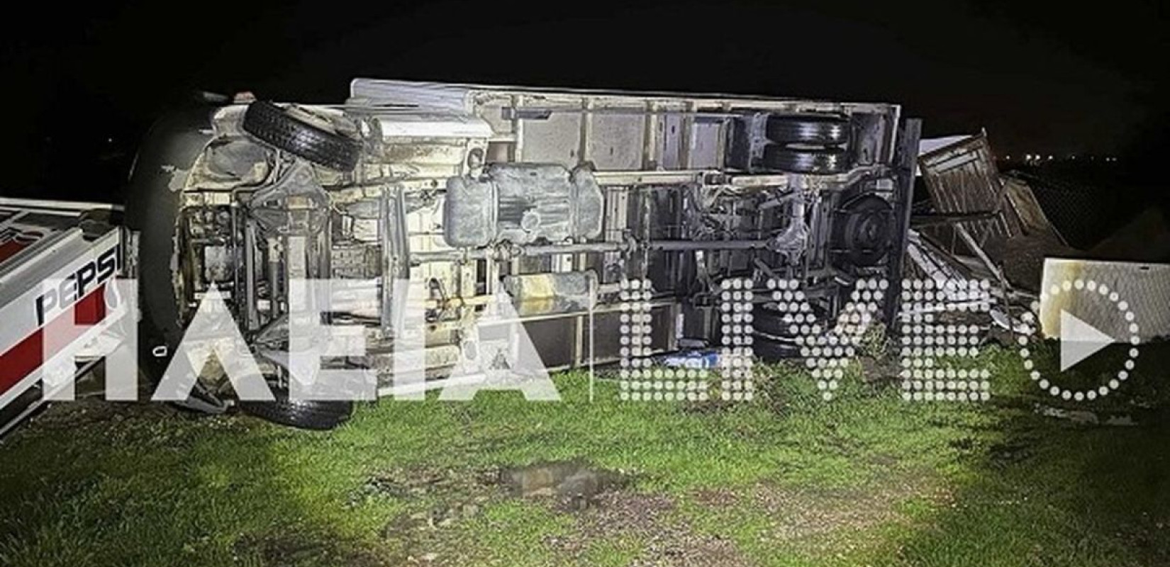 Ανεμοστρόβιλος διέλυσε κτίρια και αναποδογύρισε φορτηγό στον Πύργο (βίντεο)