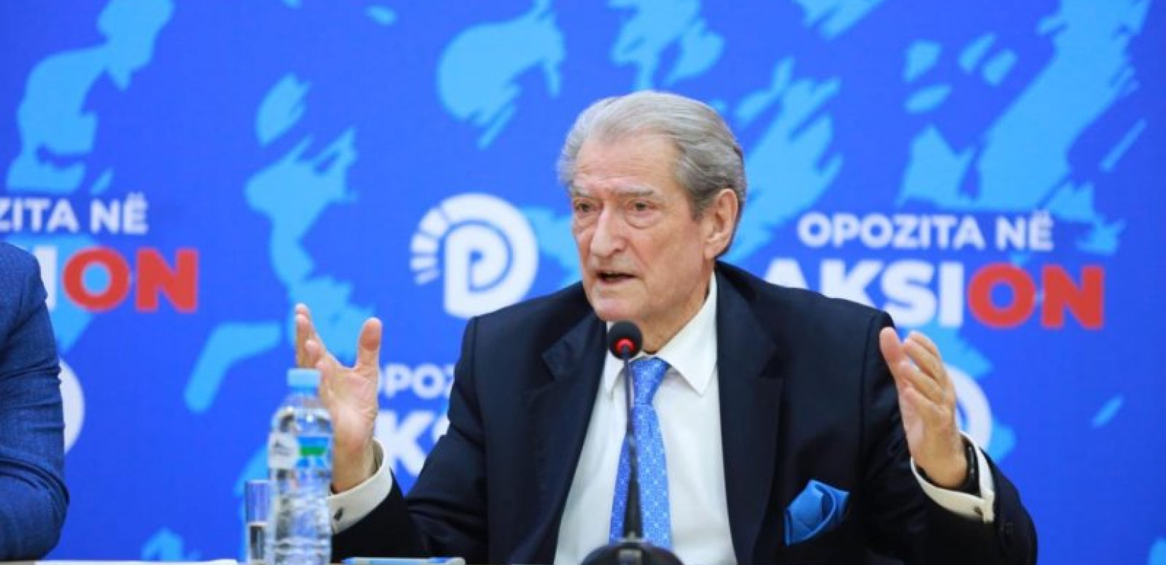 Αλβανία: Σε κατ' οίκον περιορισμό ο πρώην πρόεδρος Σάλι Μπερίσα Αλβανία: Σε κατ' οίκον περιορισμό ο πρώην πρόεδρος Σάλι Μπερίσα
