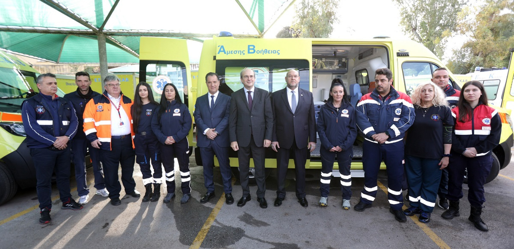 Παράδοση 10 νέων ασθενοφόρων στο ΕΚΑΒ από το υπουργείο Εθνικής Οικονομίας και Οικονομικών