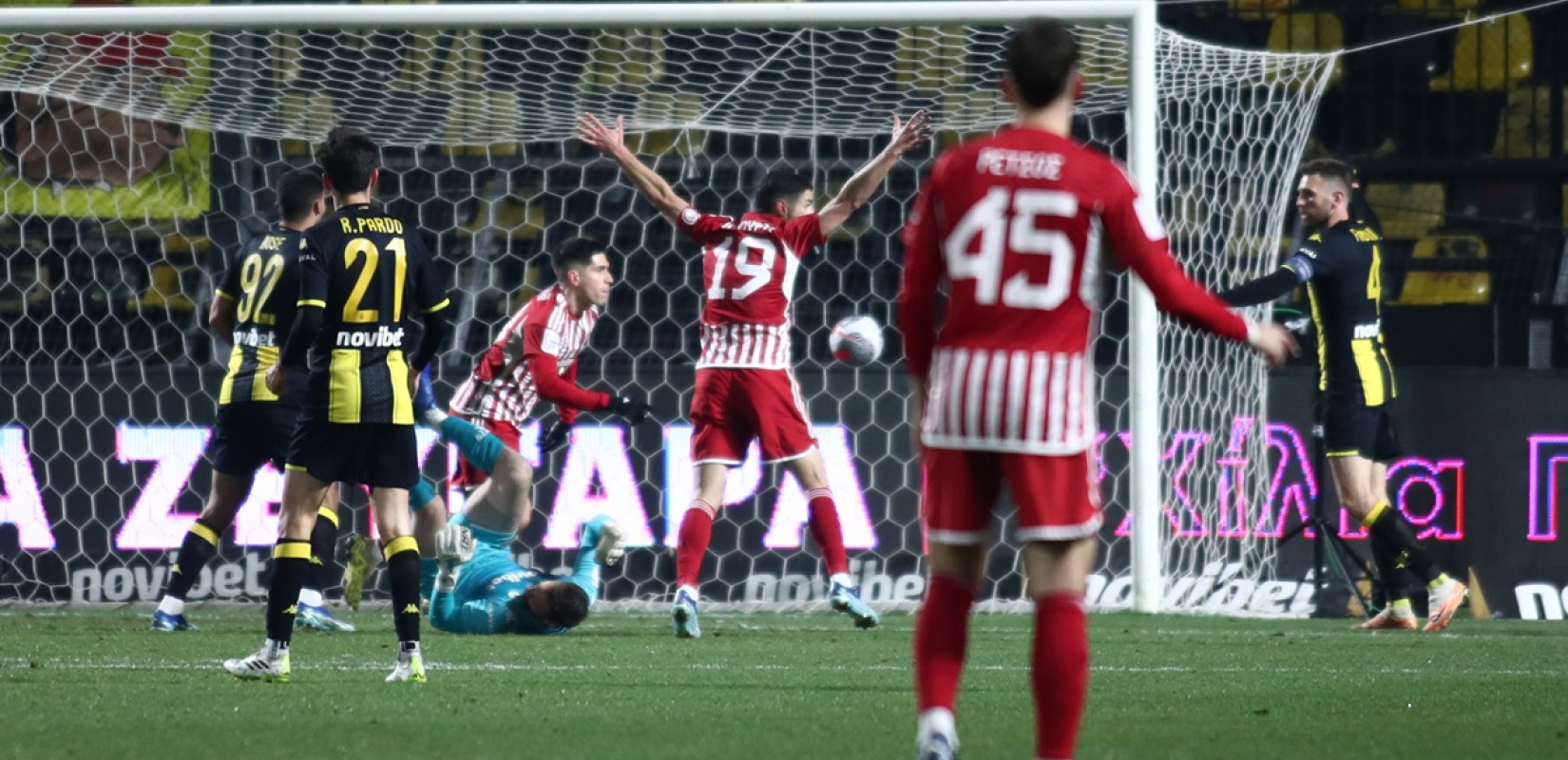 Άρης - Ολυμπιακός 1-2: Ανώμαλη προσγείωση Άρης - Ολυμπιακός 1-2: Ανώμαλη προσγείωση