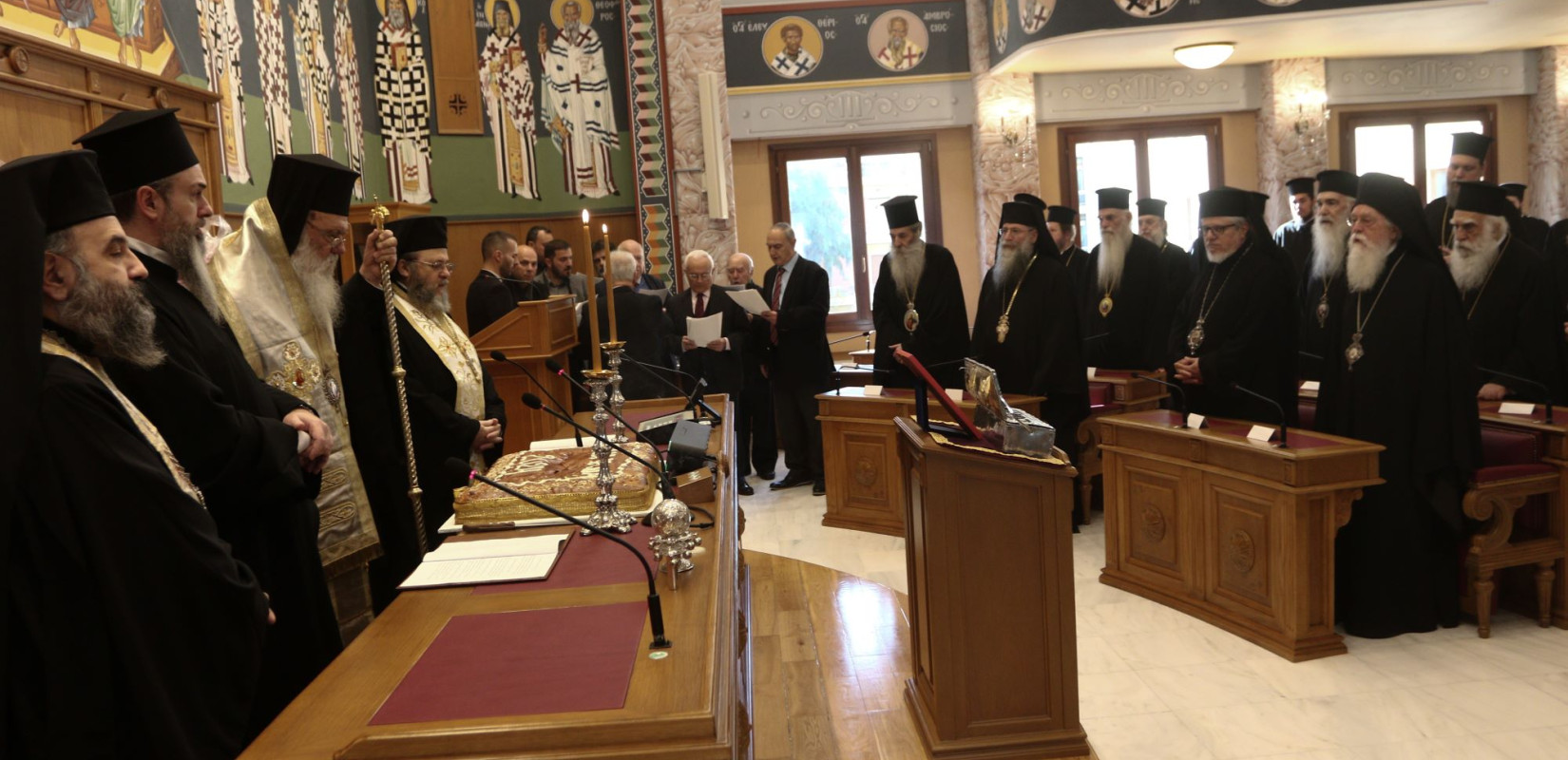 Ιερά Σύνοδος: Ομόφωνο «όχι» στον γάμο των ομόφυλων ζευγαριών