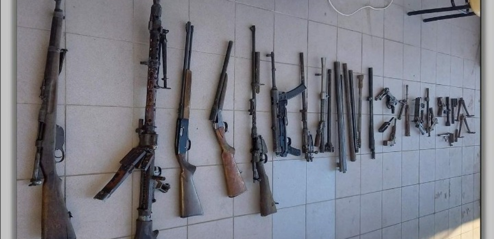 Φλώρινα: Και άλλα όπλα εντοπίστηκαν στην στέγη του σπιτιού - οπλοστάσιο