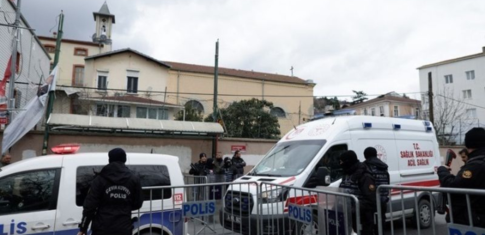 Κωνσταντινούπολη: Συνελήφθησαν δύο ύποπτοι για την επίθεση στην καθολική εκκλησία - Εκτιμάται ότι είναι μέλη του ΙΚ Κωνσταντινούπολη: Συνελήφθησαν δύο ύποπτοι για την επίθεση στην καθολική εκκλησία - Εκτιμάται ότι είναι μέλη του ΙΚ