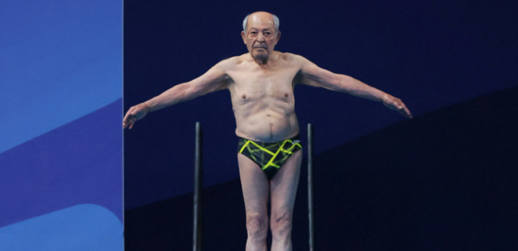 Ιρανός καταδύτης 100 ετών βούτηξε στο παγκόσμιο πρωτάθλημα (βίντεο)