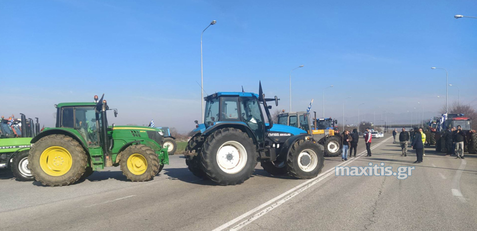 Κιλκίς: Τρακτέρ παρέταξαν οι αγρότες στο τελωνείο Ευζώνων