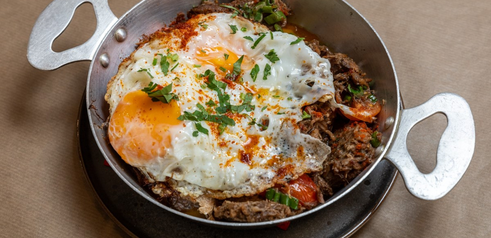 Χοιρόφρενο: Μια γνήσια χασαποταβέρνα με μεράκι από το παρελθόν