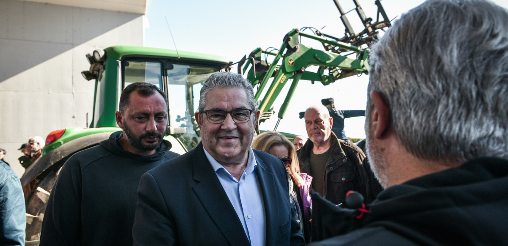 Δ. Κουτσούμπας στα μπλόκα των αγροτών: Ο αγώνας είναι δίκαιος Δ. Κουτσούμπας στα μπλόκα των αγροτών: Ο αγώνας είναι δίκαιος