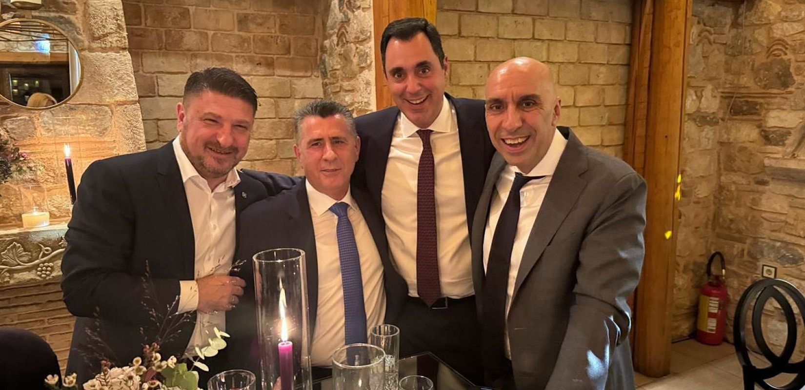 Ο εφτάψυχος Κυρίζογλου, οι κωλοτούμπες του Κασσελάκη, τα σενάρια για τον Σχοινά και οι γάμοι στο Μαξίμου.  Γράφει ο Μποξέρ*