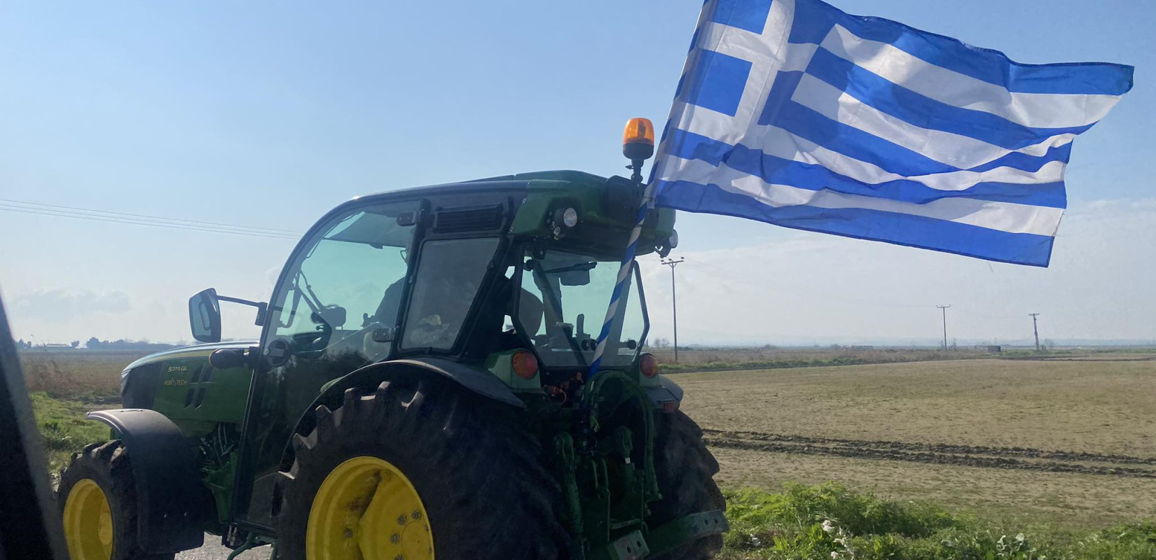 Ανυποχώρητοι οι αγρότες: Μπλόκα απ' άκρη σ' άκρη σε όλη τη χώρα - Τι εξετάζει η κυβέρνηση