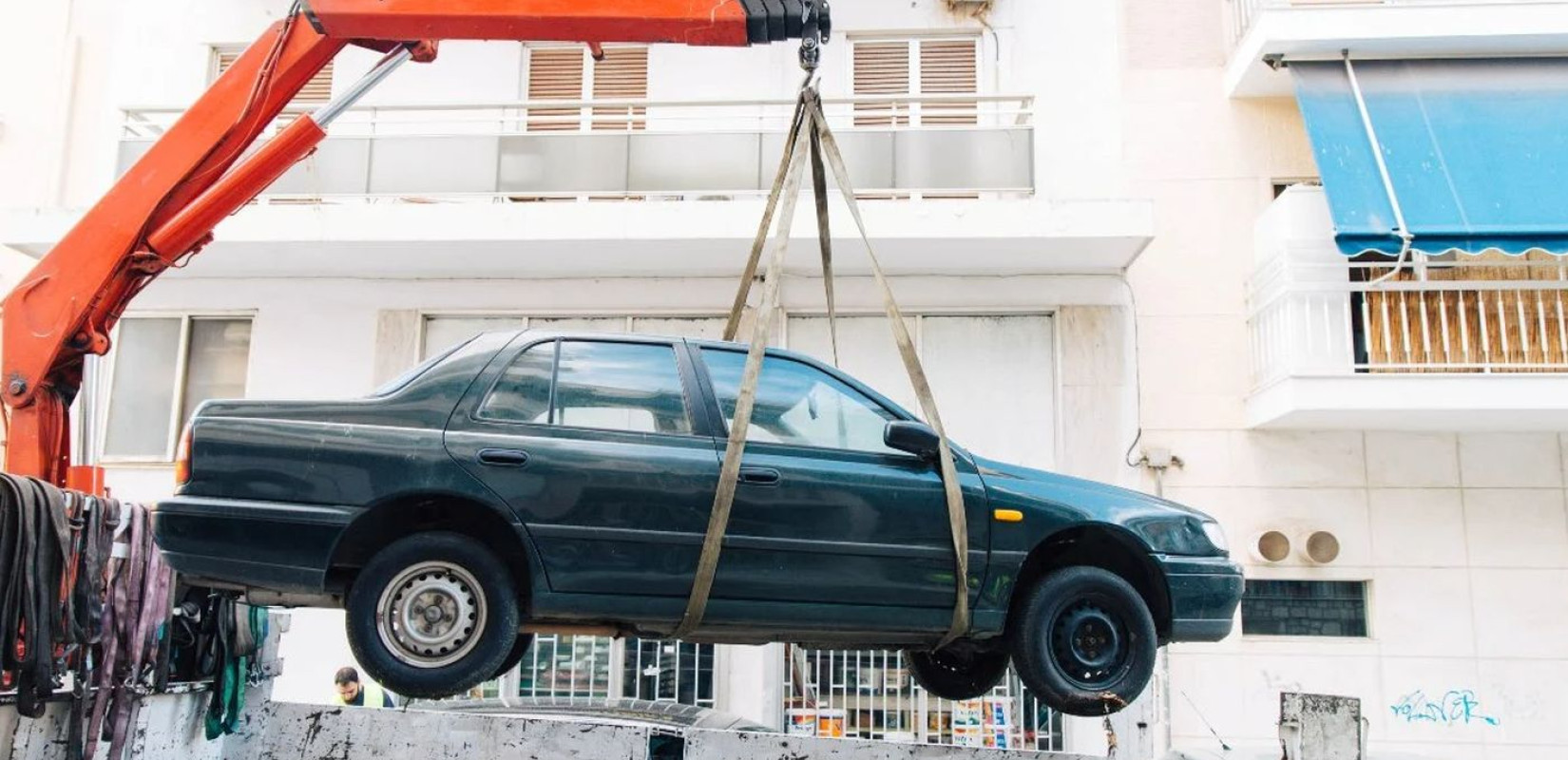 Αμπελόκηποι - Μενεμένη: Αδειάζουν οι δρόμοι από εγκαταλελειμμένα αυτοκίνητα και δίκυκλα