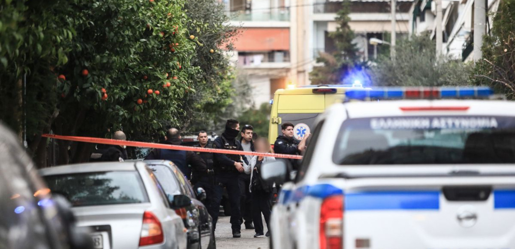 Νέο σοκαριστικό έγκλημα στη Νίκαια: Πεθερός σκότωσε τον γαμπρό του στη μέση του δρόμου και αυτοκτόνησε - Σε σοκ ο πατέρας του θύματος (βίντεο)