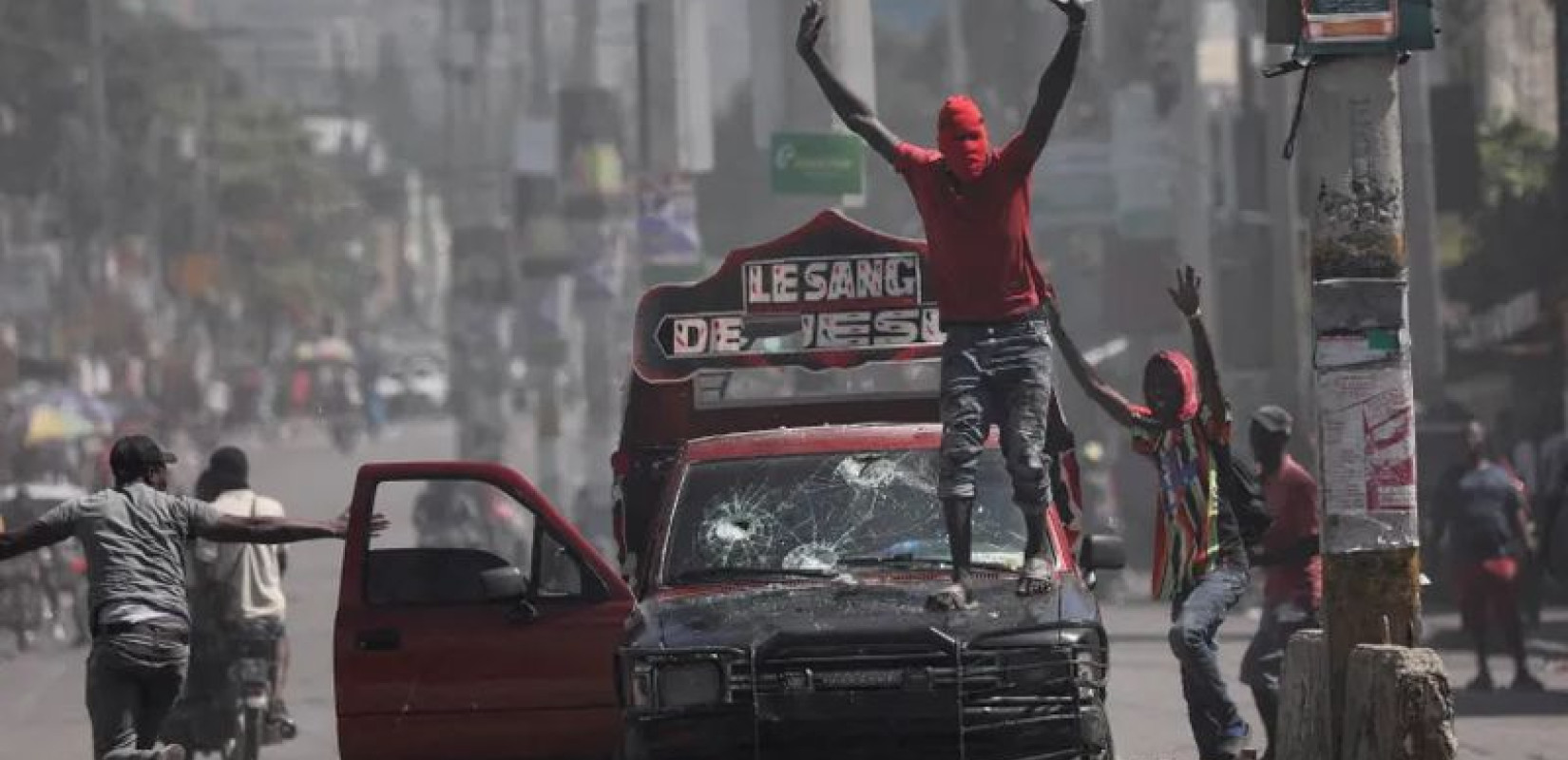 Σε κατάσταση εκτάκτου ανάγκης η Αϊτή μετά τα αιματηρά επεισόδια και τη μαζική απόδραση κρατουμένων Σε κατάσταση εκτάκτου ανάγκης η Αϊτή μετά τα αιματηρά επεισόδια και τη μαζική απόδραση κρατουμένων