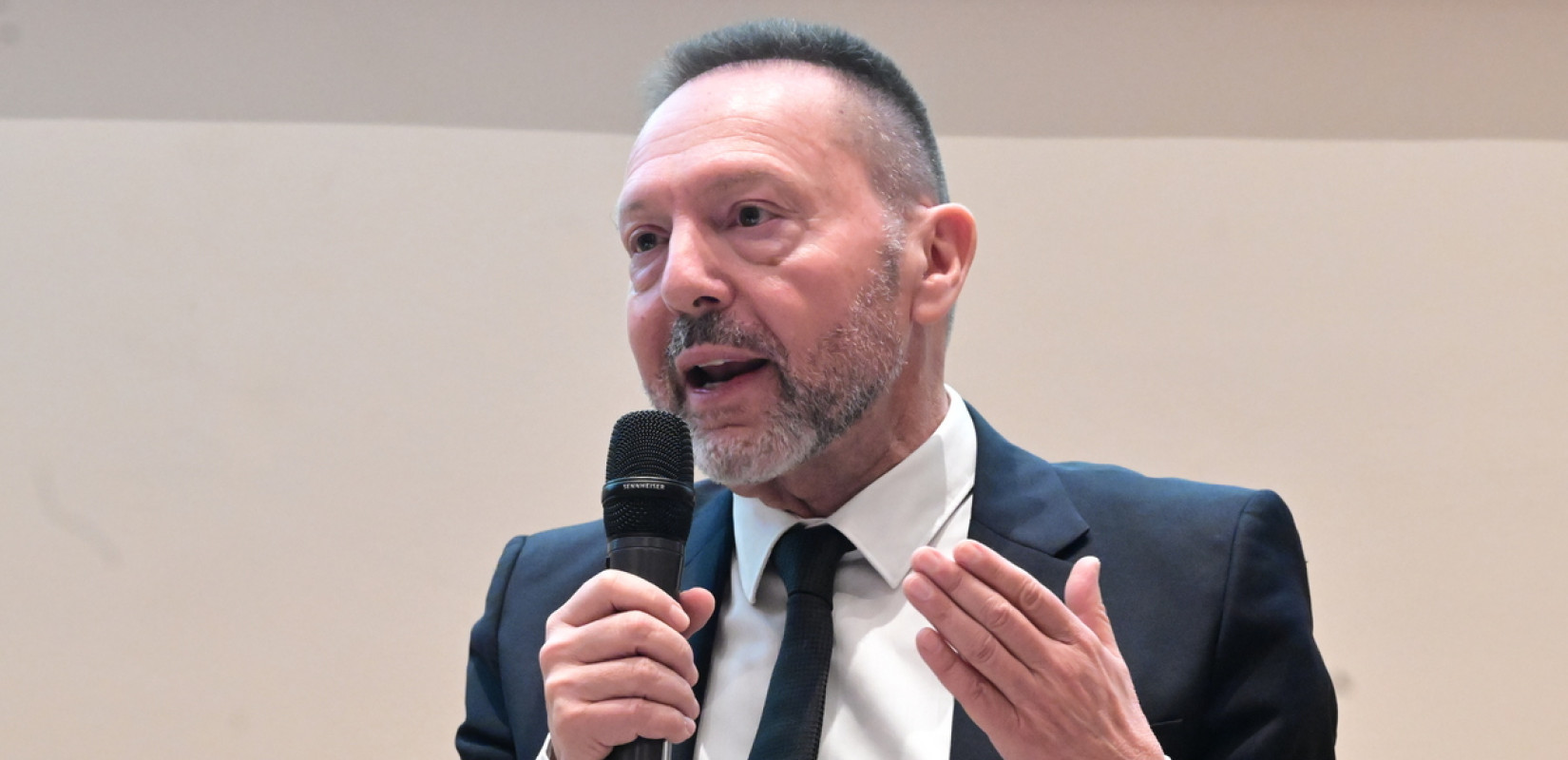 Στουρνάρας: Δυστυχώς δεν υπάρχει λεφτόδεντρο - Θα χρεοκοπήσουμε αν αυξήσουμε μισθούς χωρίς αντίκρισμα παραγωγικότητας