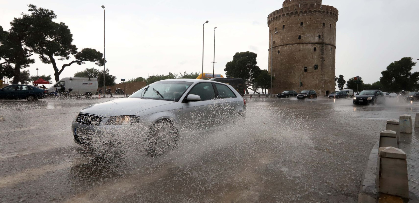 Άρχισαν οι καταιγίδες και στη Θεσσαλονίκη