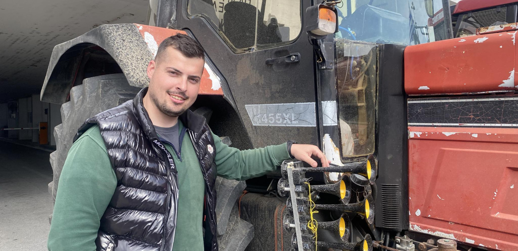 Το τρακτέρ που κέντρισε τα βλέμματα στα συλλαλητήρια κορνάροντας… Michael Jackson (φωτ.-βίντεο)