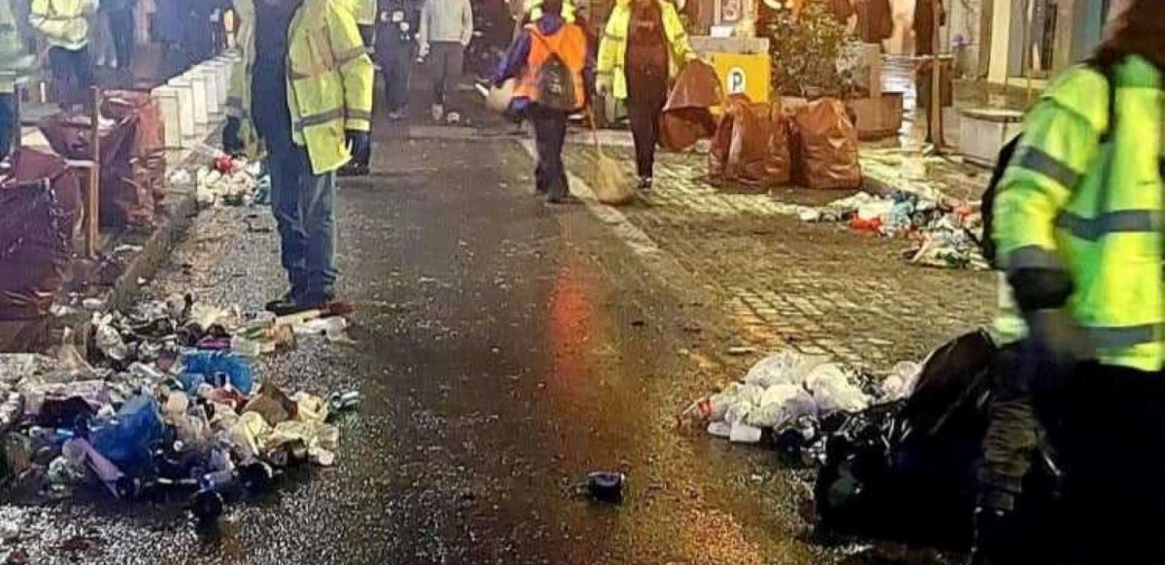 Θεσσαλονίκη: Άμεση η καθαριότητα της Βασιλέως Ηρακλείου μετά το ξεφάντωμα της Τσικνοπέμπτης