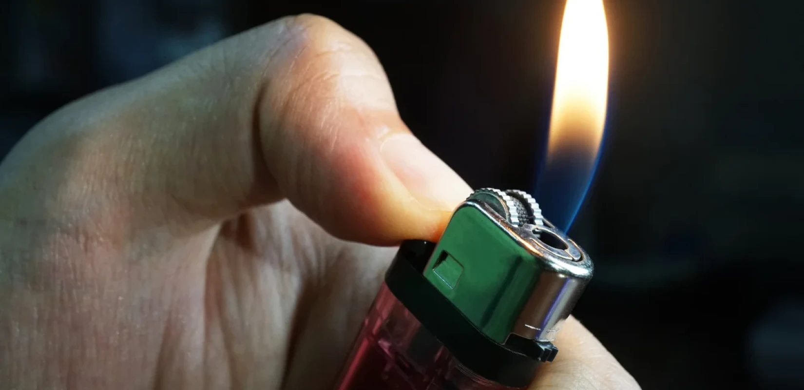 Χίος: Χειροπέδες σε 23χρονο για εμπρησμό στο Χριστουγεννιάτικο δέντρο του Δήμου