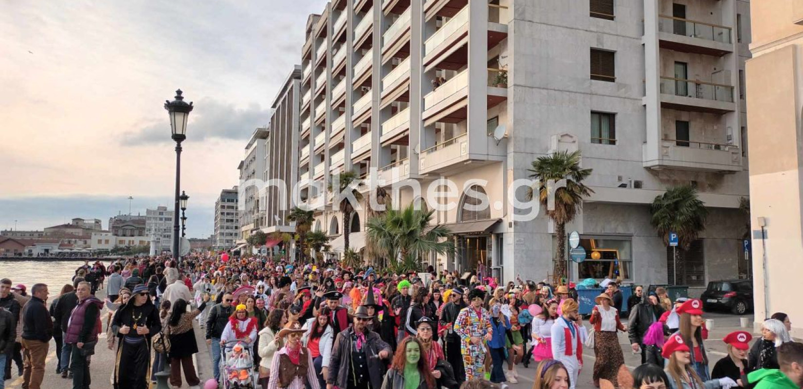 Θεσσαλονίκη: Σε ρυθμούς καρναβαλιού η πόλη - Η βασίλισσα και το χάος στους δρόμους (βίντεο, φωτ.)