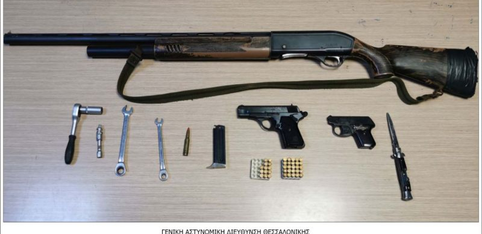 Θεσσαλονίκη: Χειροπέδες σε 38χρονο που έκλεψε δεκάδες μπαταρίες οχημάτων - Είχε στην κατοχή όπλα και 1.200 λίτρα πετρέλαιο (φωτ.)