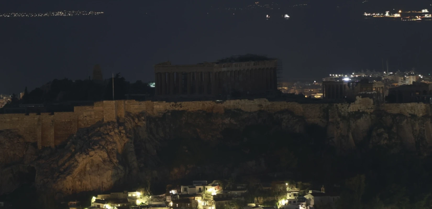 Έσβησαν τα φώτα σε Ακρόπολη και Βουλή για την Ωρα της Γης