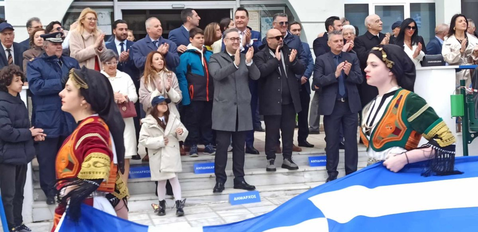 Περήφανα παρήλασαν μαθήτριες και μαθητές στον δήμο Ωραιοκάστρου για την 25η Μαρτίου (φωτ.)