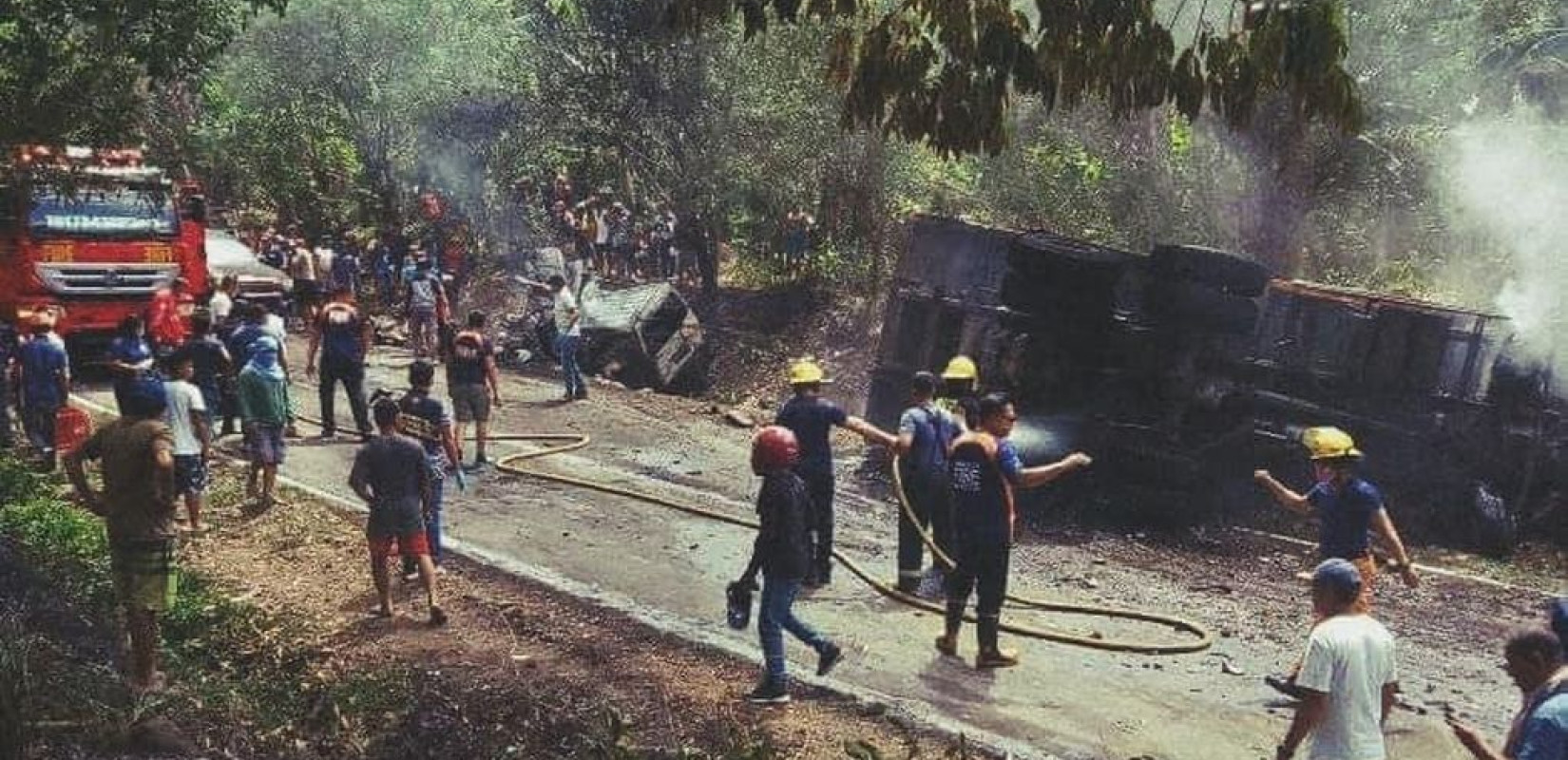 Τραγωδία στις Φιλιππίνες: Φορτηγό συγκρούστηκε με βαν - 17 νεκροί (φωτ.)