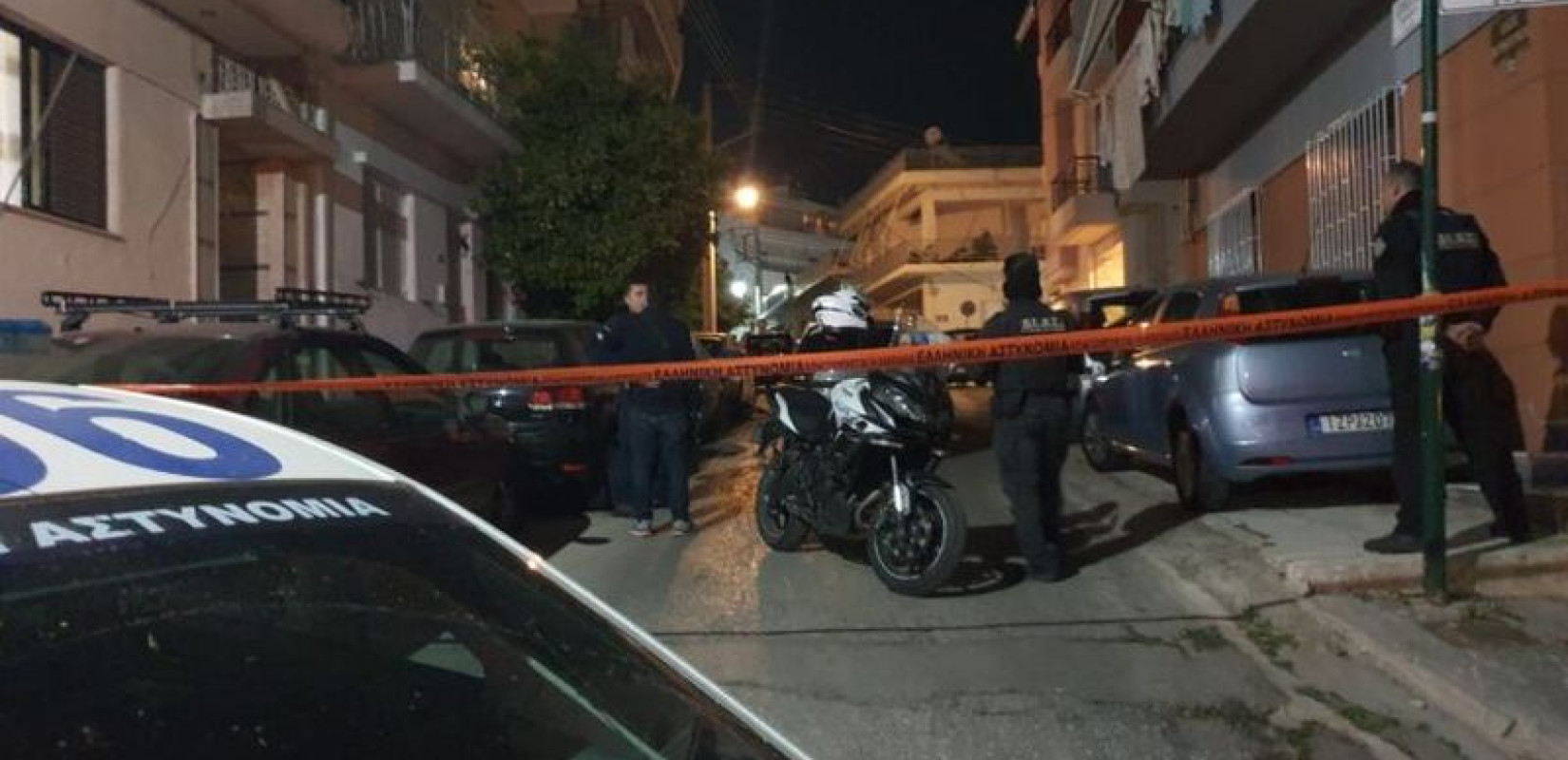 Έγκλημα στην Ηλιούπολη: Θρίλερ με μάνα και γιο που βρέθηκαν νεκροί από πυροβολισμούς σε διαμέρισμα (βίντεο)